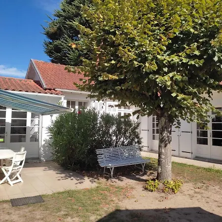 Maison Charmante Près Et Forêt, 5 Ch., Jardin, Parking, Quartier Calme - Fr-1-652-2 Casa de Férias